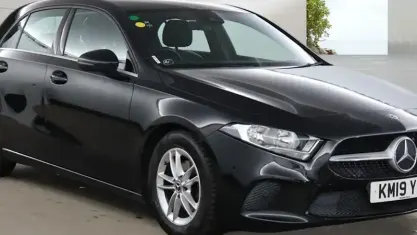 Gebraucht Mercedes A180 Active 116 PS (85 kW) 2019 Schwarz Kleinwagen