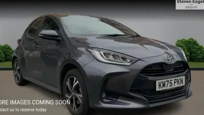 Usado Toyota Yaris Hybrid Design 116 HP (85 kW) 2026 Citadino
