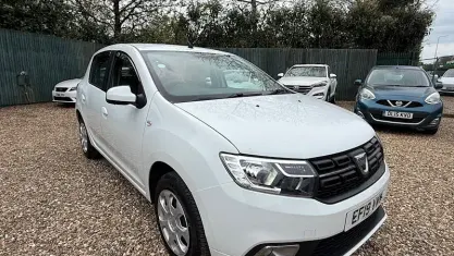 Usado Dacia Sandero Comfort 75 HP (55 kW) 2019 Branco Citadino
