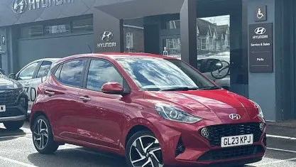 Used Hyundai i10 Premium 84 HP (61 kW) 2023 Red Hatchback
