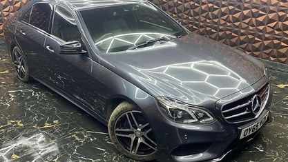 Usado Mercedes E220 AMG 177 HP (130 kW) 2015 Cinzento Sedan