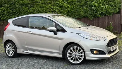 Used Ford Fiesta Zetec 125 HP (91 kW) 2015 Silver Hatchback