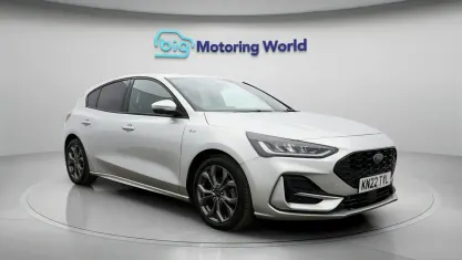 Used Ford Focus ST-Line 125 HP (91 kW) 2021 Silver Hatchback