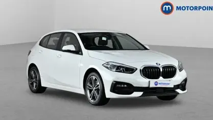 Usado BMW 118 Sport Line 136 CV (100 kW) 2021 Blanco Utilitario