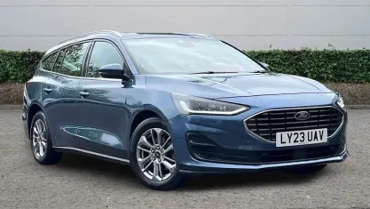 Käytetty Ford Focus Titanium 155 HP (114 kW) 2023 Sininen Farmari