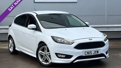 White Used 2015 Ford Focus Zetec Hatchback | £5,690 (Fair price)