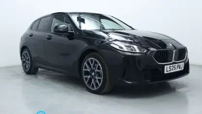 Begagnad BMW 120 Sport Line 170 HK (125 kW) 2025 Svart Halvkombi