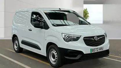 Used Vauxhall Combo 100 kW (136 HP) 2022 White MPV