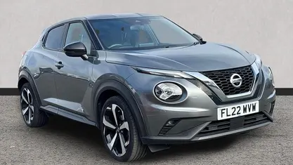 Usado Nissan Juke Tekna 117 HP (86 kW) 2022 Cinzento SUV