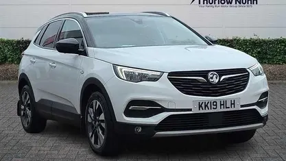 Used Vauxhall Grandland X Sport 131 HP (96 kW) 2019 White SUV
