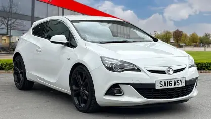 Usado Vauxhall Astra GTC Edition 120 HP (88 kW) 2015 Coupé