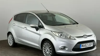 Used Ford Fiesta Titanium 70 HP (51 kW) 2012 Silver Hatchback