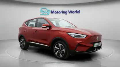 Używany MG ZS SE 114 kW (156 KM) 2023 Czerwony SUV