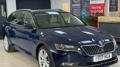 Gebraucht Skoda Superb SE L Executive 220 PS (161 kW) 2017 Blau Kombi