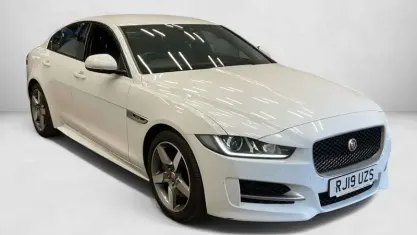 Used Jaguar XE Ingenium 200 HP (147 kW) 2019 White Sedan