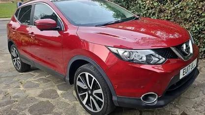 Used Nissan Qashqai Tekna 116 HP (85 kW) 2017 Red SUV