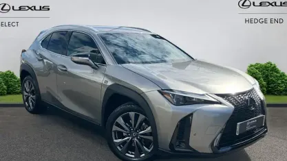 Usado Lexus UX 250h Sport Design Packet 184 CV (135 kW) 2023 Plateado SUV