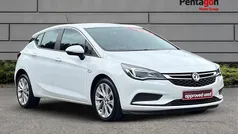 White Used 2017 Vauxhall Astra Hatchback | £6,383 (Fair price)
