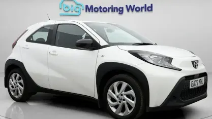 Used Toyota Aygo X PURE 72 HP (52 kW) 2022 White SUV