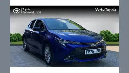 Used Toyota Corolla 196 HP (144 kW) 2025 Blue Hatchback