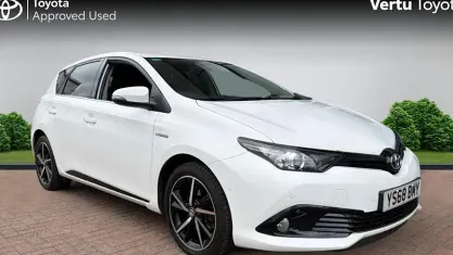 Used Toyota Auris Hybrid Design 136 HP (100 kW) 2018 White Hatchback