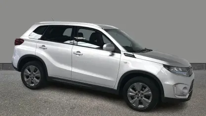 Käytetty Suzuki Vitara SZ-T 129 HP (94 kW) 2023 Hopea Katumaasturi