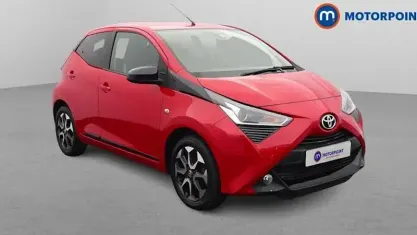 Usado Toyota Aygo Trend 72 CV (52 kW) 2021 Rojo Utilitario
