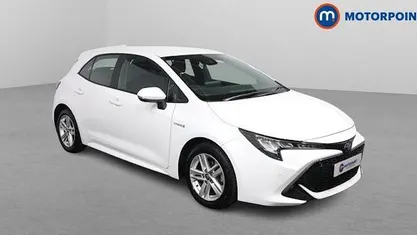 Used Toyota Corolla 122 HP (89 kW) 2021 White Hatchback