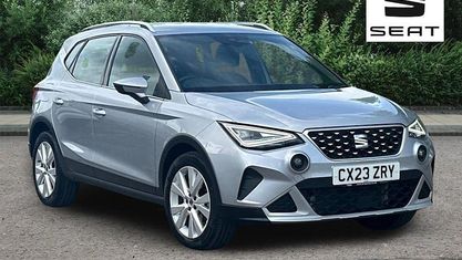 Usado Seat Arona Xperience 110 HP (80 kW) 2023 Prateado SUV