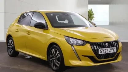 Used Peugeot 208 Allure+ 102 HP (75 kW) 2023 Yellow Hatchback