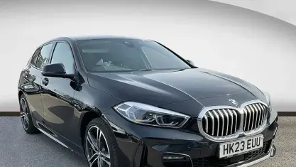 Begagnad BMW 118 M Sport 136 HK (100 kW) 2023 Svart Halvkombi