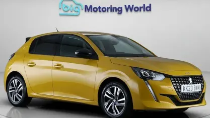 Begagnad Peugeot 208 Allure+ 131 HK (96 kW) 2023 Gul Halvkombi