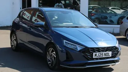 Used Hyundai i20 Advanced 101 HP (74 kW) 2025 Blue Hatchback
