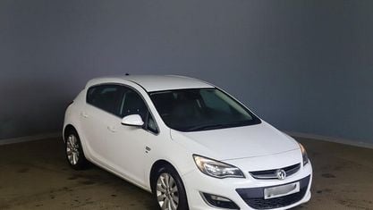 Używany Vauxhall Astra Elite 116 KM (85 kW) 2015 Biały Hatchback