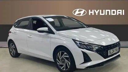 Used Hyundai i20 Advanced 101 HP (74 kW) 2024 White Hatchback