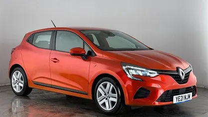 Used Renault Clio V Play 65 HP (47 kW) 2021 Orange Hatchback