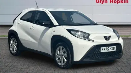 Used Toyota Aygo X PURE 72 HP (52 kW) 2025 White SUV