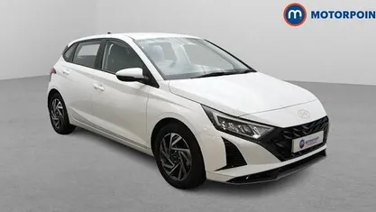 Used Hyundai i20 Advanced 101 HP (74 kW) 2024 White Hatchback