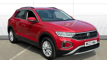 Used VW T-Roc Life 150 HP (110 kW) 2023 Red SUV