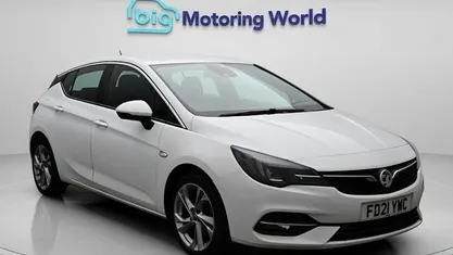Used Vauxhall Astra SRi 145 HP (106 kW) 2021 White Hatchback