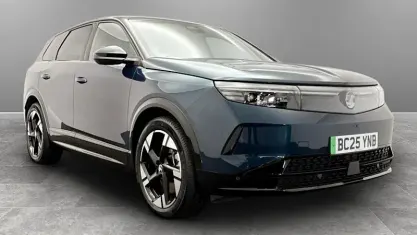 Used Vauxhall Grandland Ultimate 156 kW (213 HP) 2025 Blue SUV