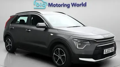 Usado Kia Niro 141 HP (103 kW) 2023 Cinzento SUV