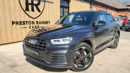 Begagnad Audi Q5 Black Edition 299 HK (219 kW) 2020 Blå SUV