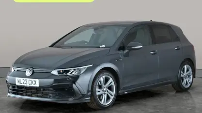Usado VW Golf VIII R-line 131 HP (96 kW) 2023 Cinzento Citadino