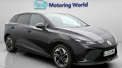 Begagnad MG MG4 EV SE 319 kW (435 HK) 2023 Halvkombi