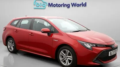 Used Toyota Corolla 122 HP (89 kW) 2022 Red Estate