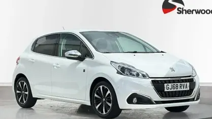 Used Peugeot 208 S 82 HP (60 kW) 2018 White Hatchback
