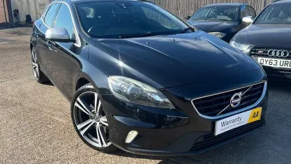 Used Volvo V40 R-Design 190 HP (139 kW) 2015 Black Hatchback