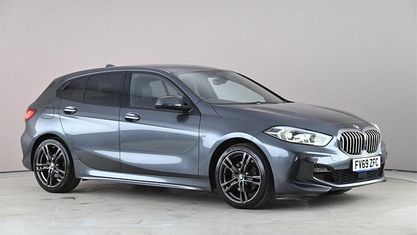 Begagnad BMW 118 M Sport 140 HK (102 kW) 2019 Grå Halvkombi