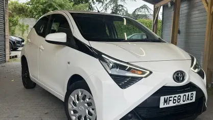 Used Toyota Aygo X-play 72 HP (52 kW) 2020 Hatchback